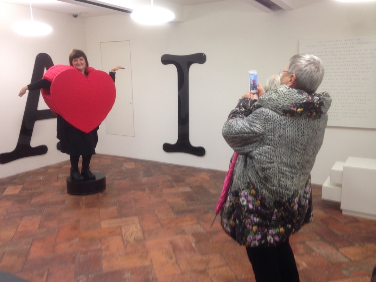 I Love Art, Installazione